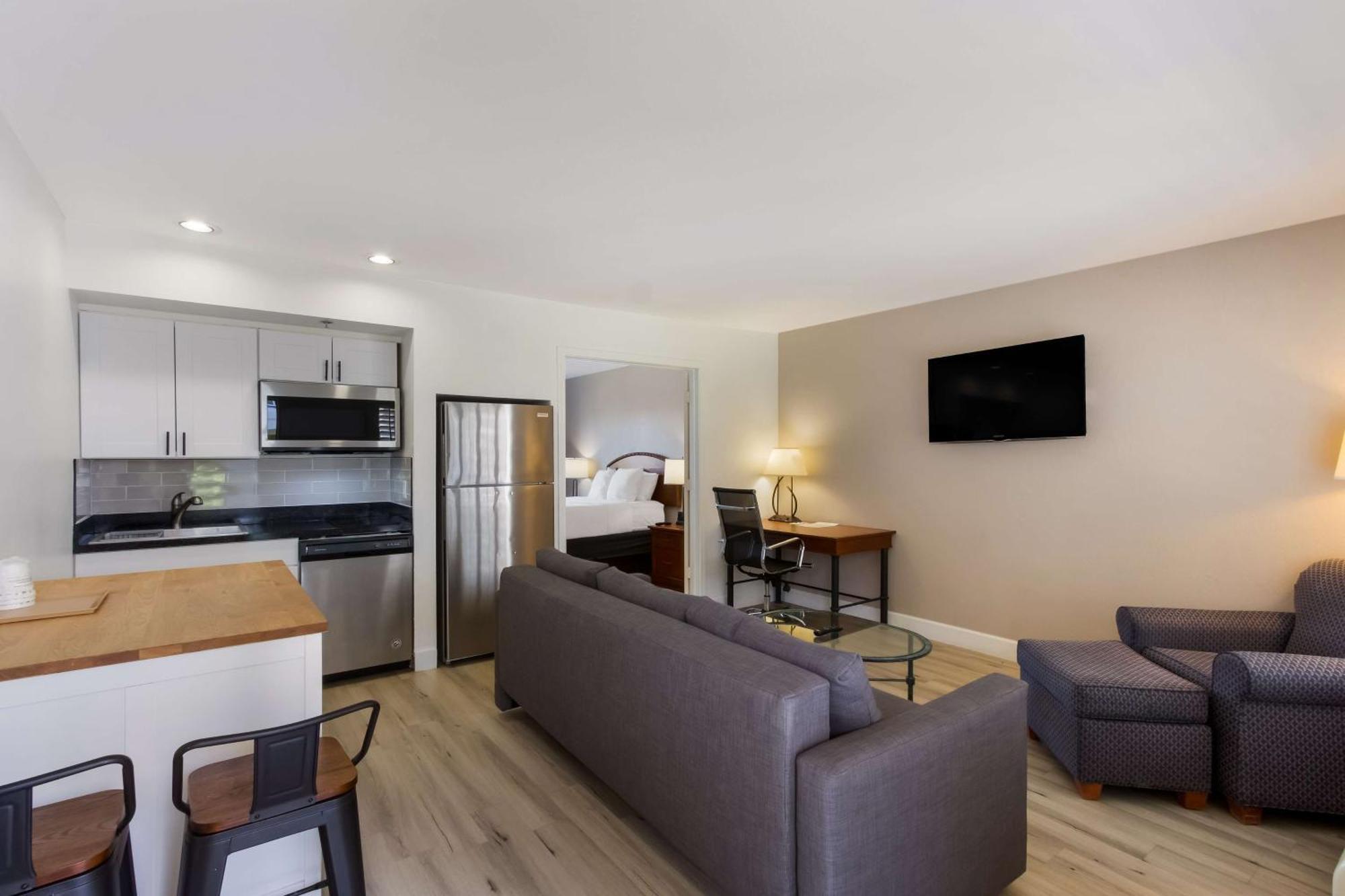 Surestay Plus Hotel By Best Western Tempe University Exterior photo