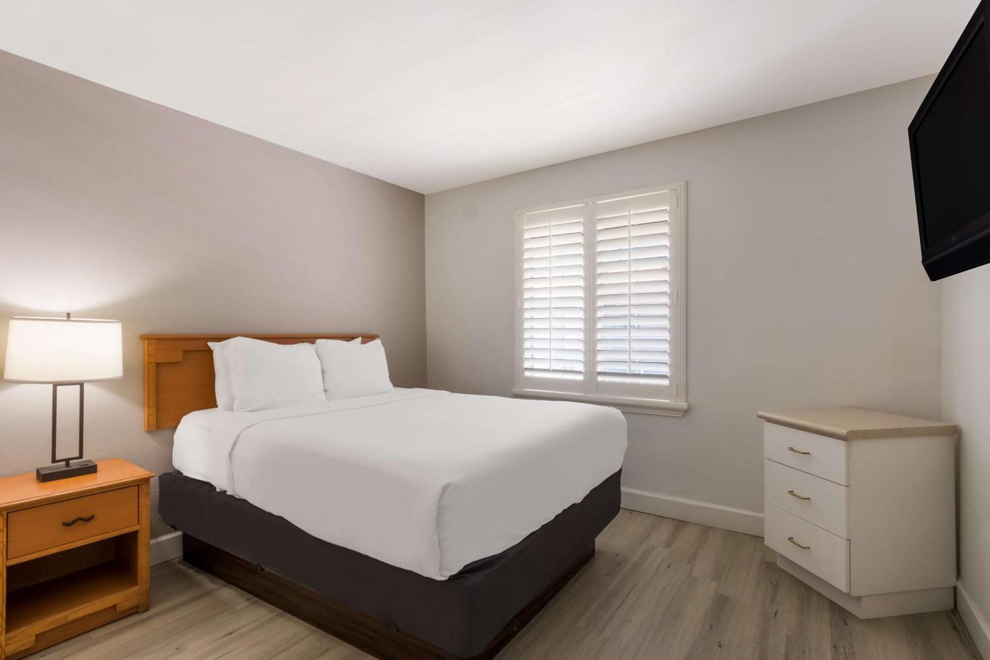 Surestay Plus Hotel By Best Western Tempe University Exterior photo