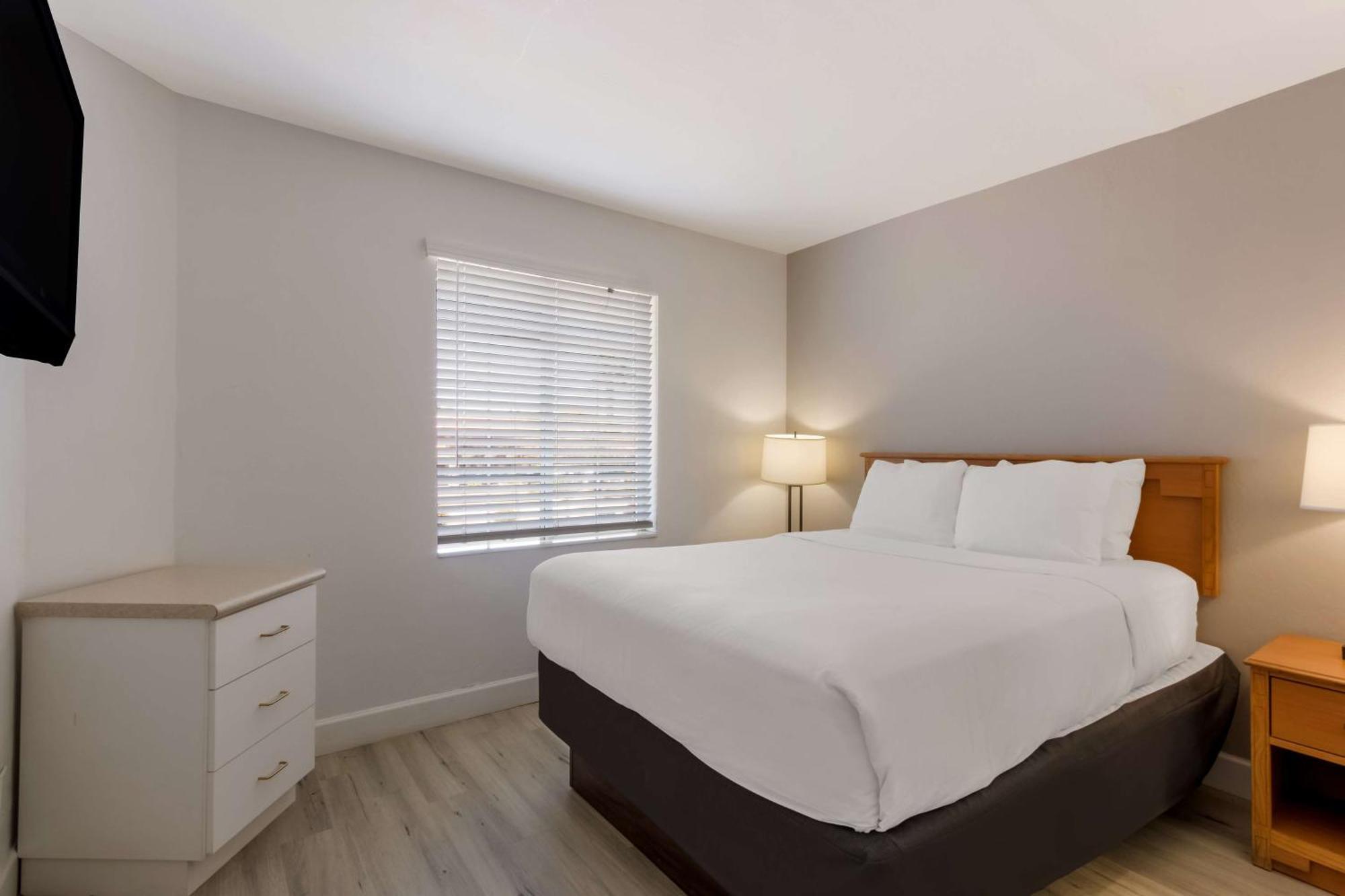 Surestay Plus Hotel By Best Western Tempe University Exterior photo