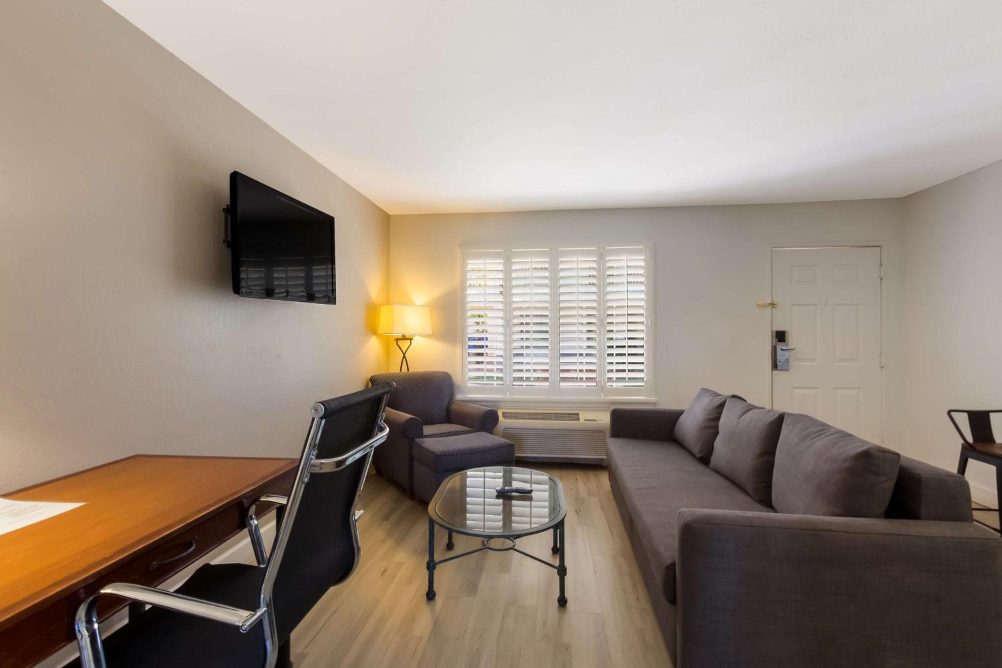 Surestay Plus Hotel By Best Western Tempe University Exterior photo