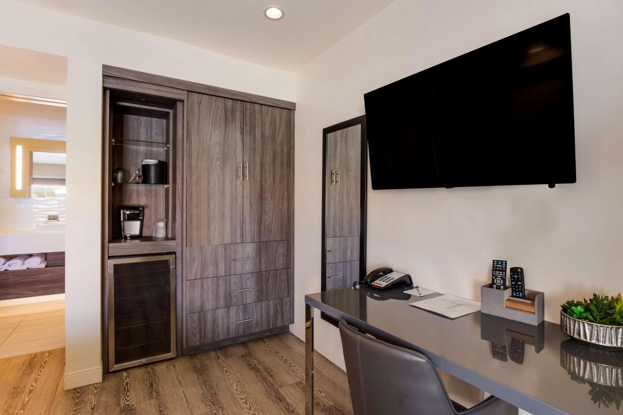Surestay Plus Hotel By Best Western Tempe University Exterior photo
