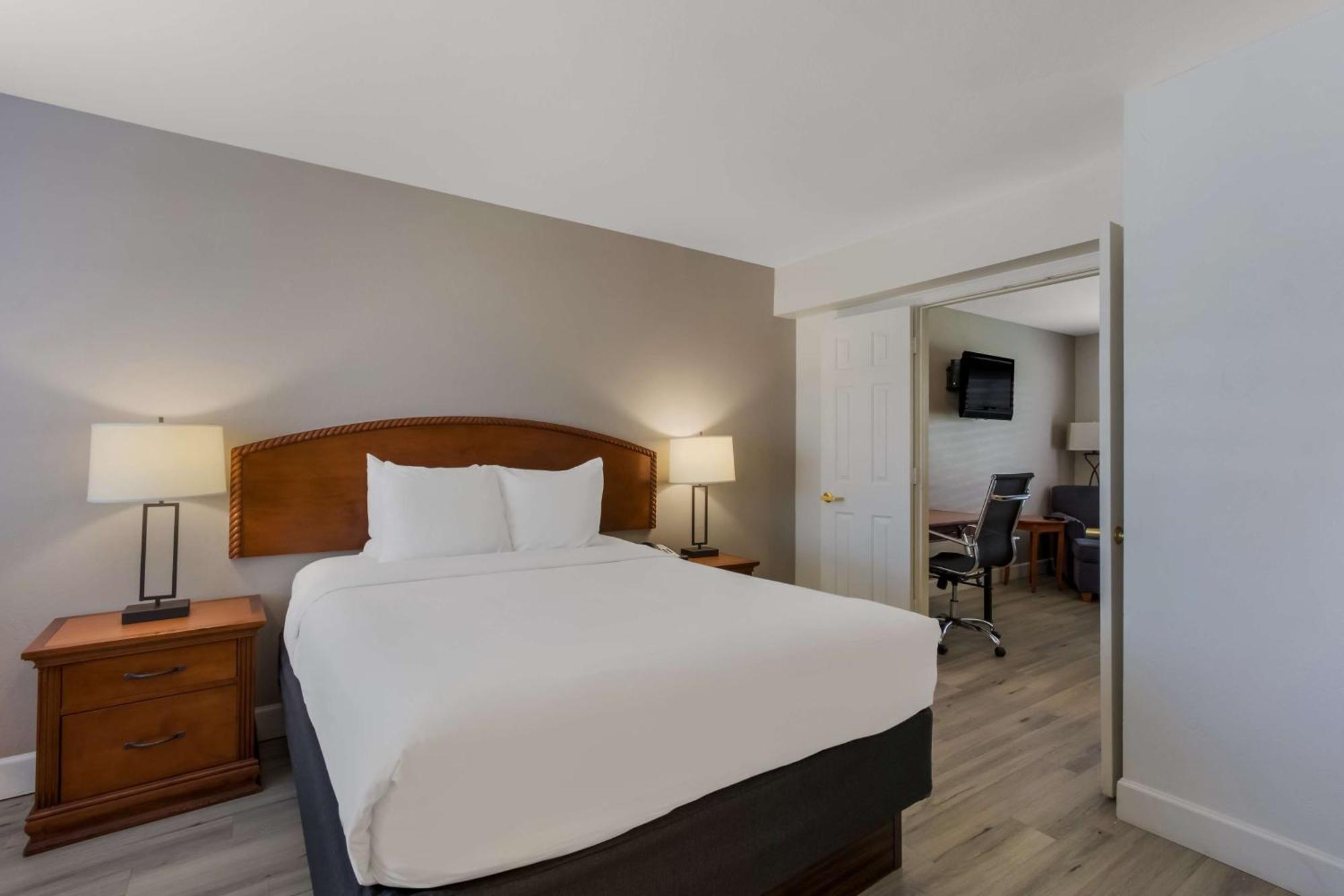 Surestay Plus Hotel By Best Western Tempe University Exterior photo