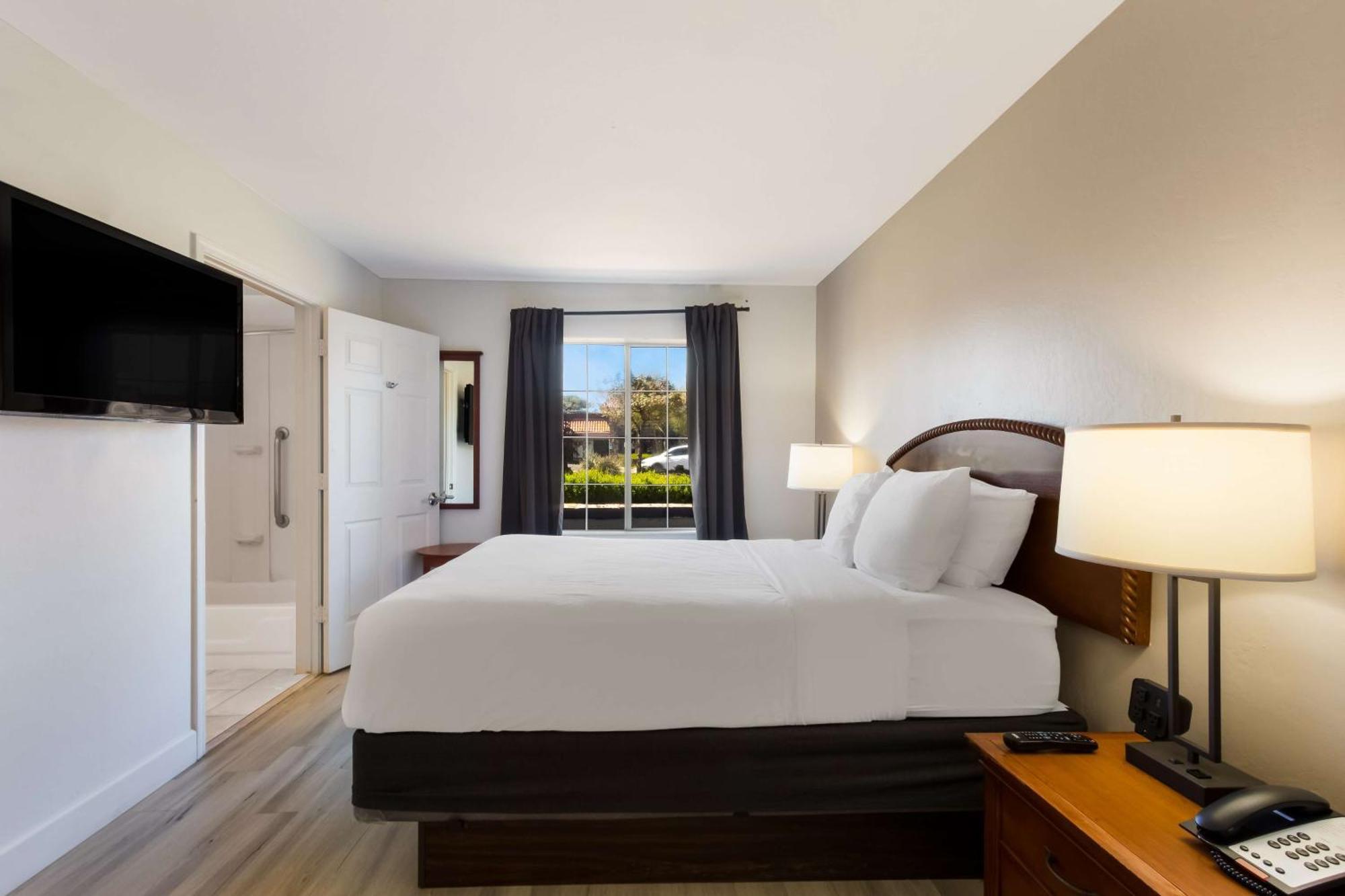 Surestay Plus Hotel By Best Western Tempe University Exterior photo
