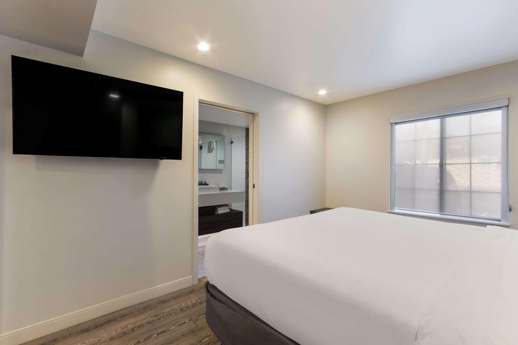 Surestay Plus Hotel By Best Western Tempe University Exterior photo