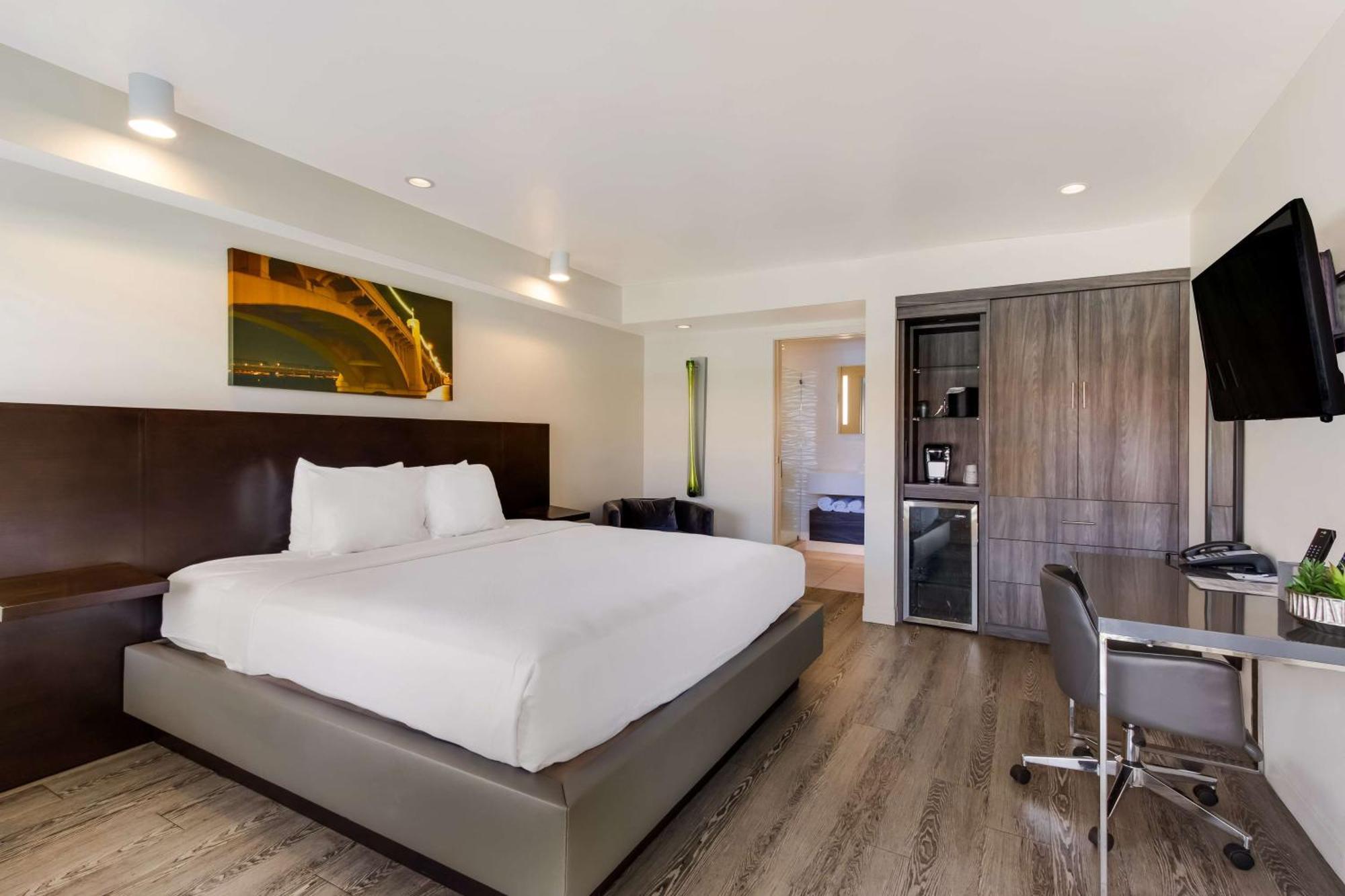 Surestay Plus Hotel By Best Western Tempe University Exterior photo