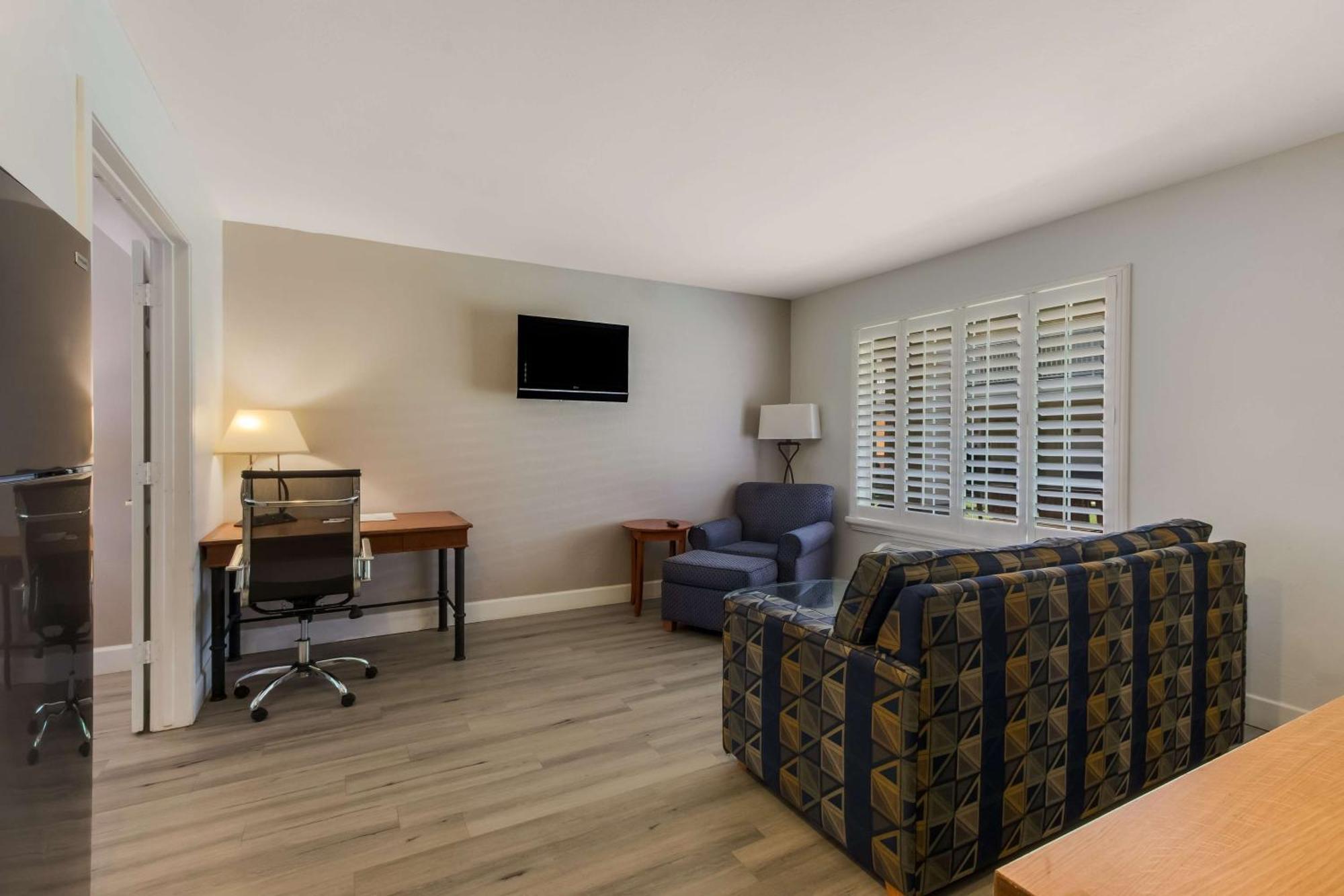 Surestay Plus Hotel By Best Western Tempe University Exterior photo