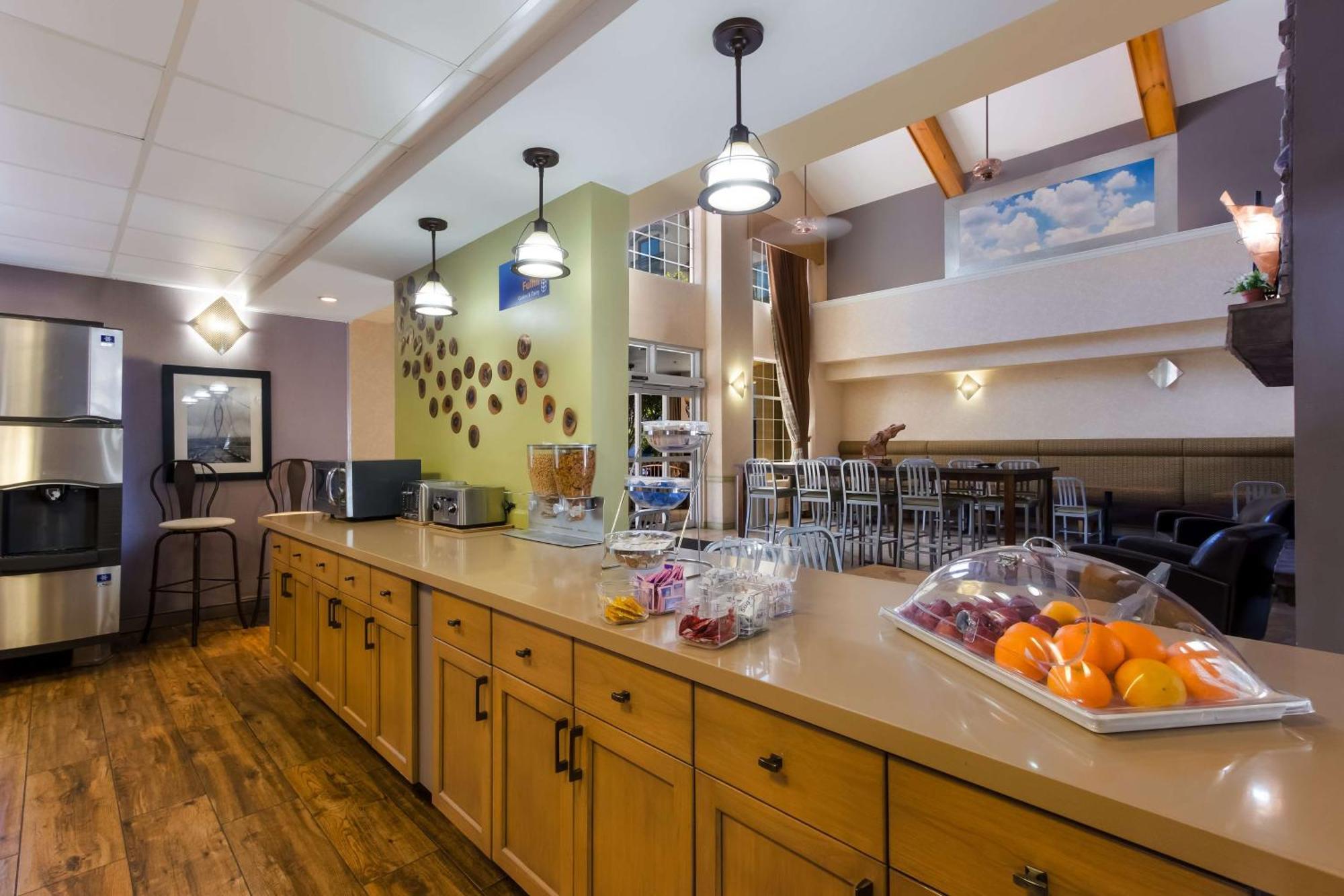 Surestay Plus Hotel By Best Western Tempe University Exterior photo